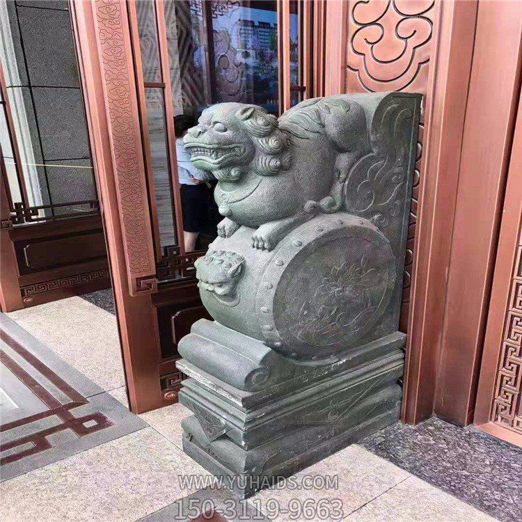 大門(mén)兩側(cè)石雕抱鼓石雕塑