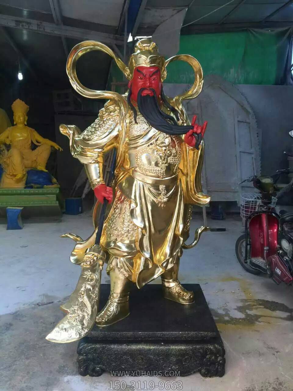 玻璃鋼彩繪貼金大型景觀關(guān)公雕塑