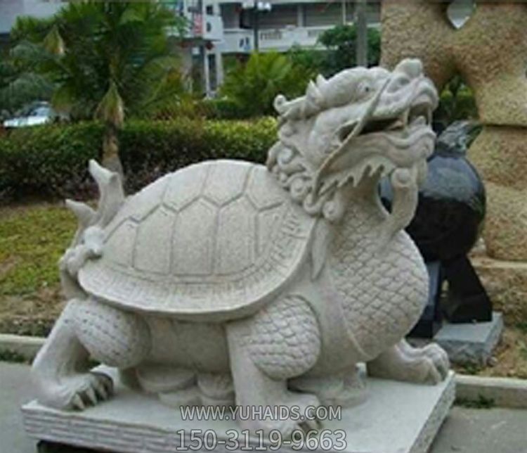 公園里擺放的砂石石雕創(chuàng)意龍龜雕塑