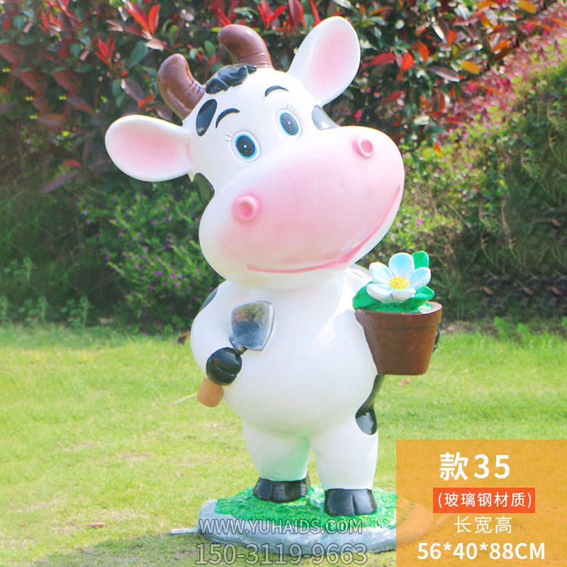 公園一只拿花盆站立的玻璃鋼牛雕塑