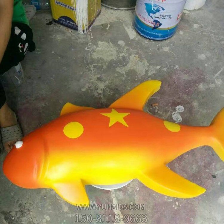 卡通創(chuàng)意玻璃鋼小魚擺件雕塑