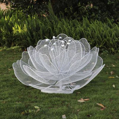鐵藝花，網(wǎng)格鏤空花朵雕塑